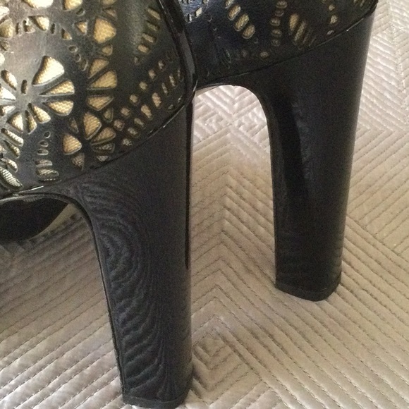 Valentino Garavani size US 8 EU 38 black leather heels - Picture 9 of 9